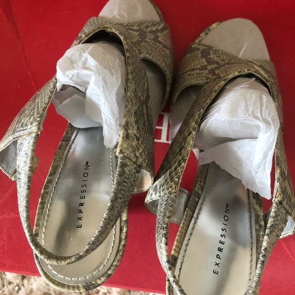 🤍Expressions Shoes in Snakeskin Print🤍 - Picture 7 of 7